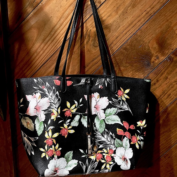 Beautiful Tote, 2 bags for the price of one🔥🔥 - Picture 3 of 6